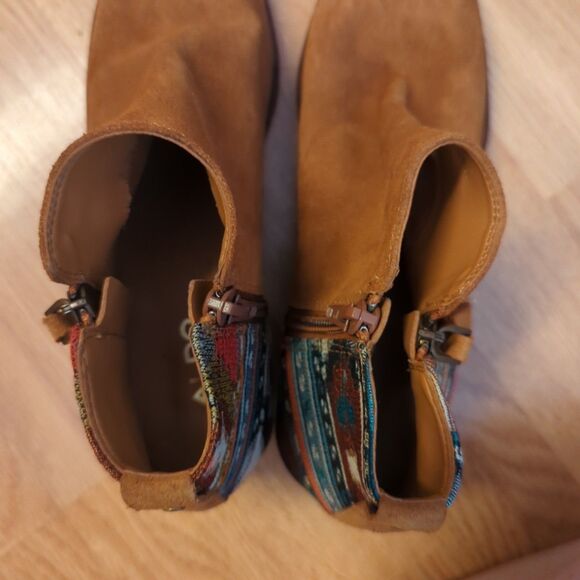 ALDO Boots Booties Womens 7.5 M Tan Suede Zip Southwest Aztec Ankle Zip - Picture 7 of 8
